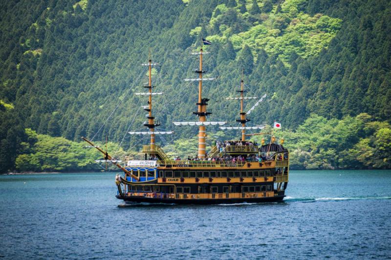 lake ashinoko pirate cruise